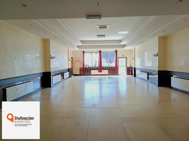 Plus de détails pour 11 Rue Du Panier Vert, Poitiers - Bureau, Local commercial à louer