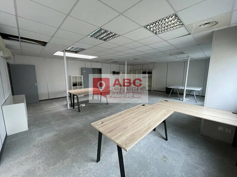 Bureau dans Baillargues à louer - Photo de l’immeuble – Image 1 sur 5