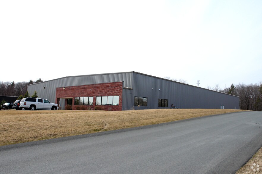 8 Enterprise Ave, Clifton Park, NY à louer - Photo de l’immeuble – Image 2 sur 3