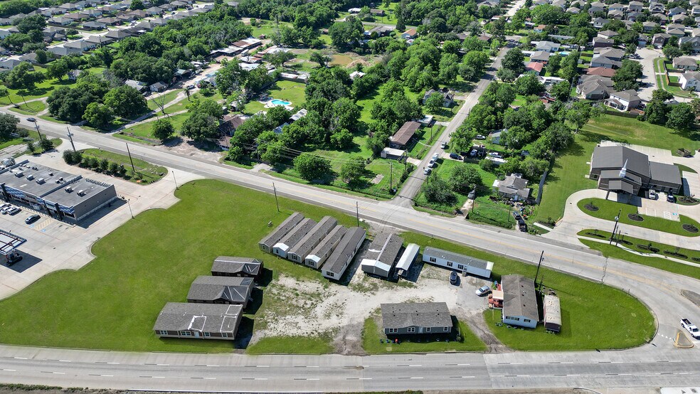 3733 N Alexander Dr, Baytown, TX à vendre - Photo de l’immeuble – Image 2 sur 23