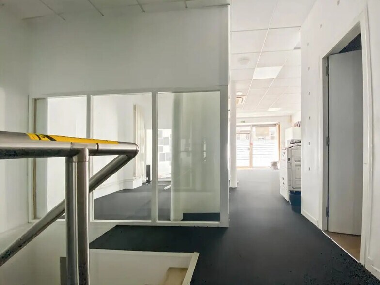 Local commercial dans Paris à louer - Photo de l’immeuble – Image 3 sur 7