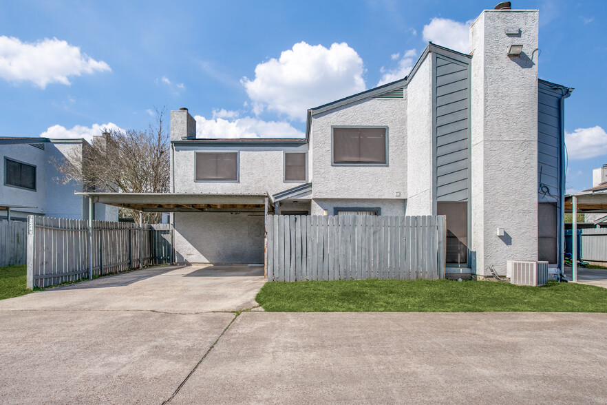 7830 Bayou Forest Dr, Houston, TX à vendre - Photo de l’immeuble – Image 2 sur 23