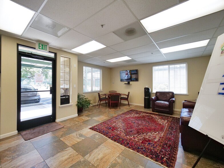 5220 Neroly Rd, Oakley, CA à louer - Hall d’entrée – Image 3 sur 12