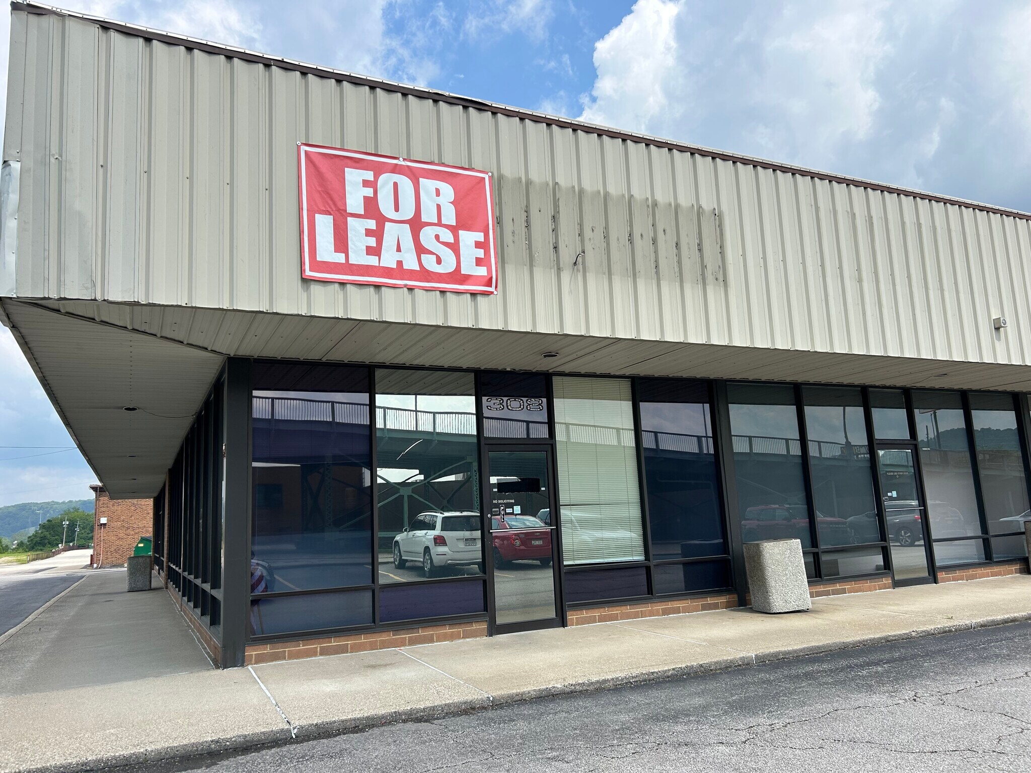 308 Patrick Street Plz, Charleston, WV à louer Photo de l’immeuble– Image 1 sur 12