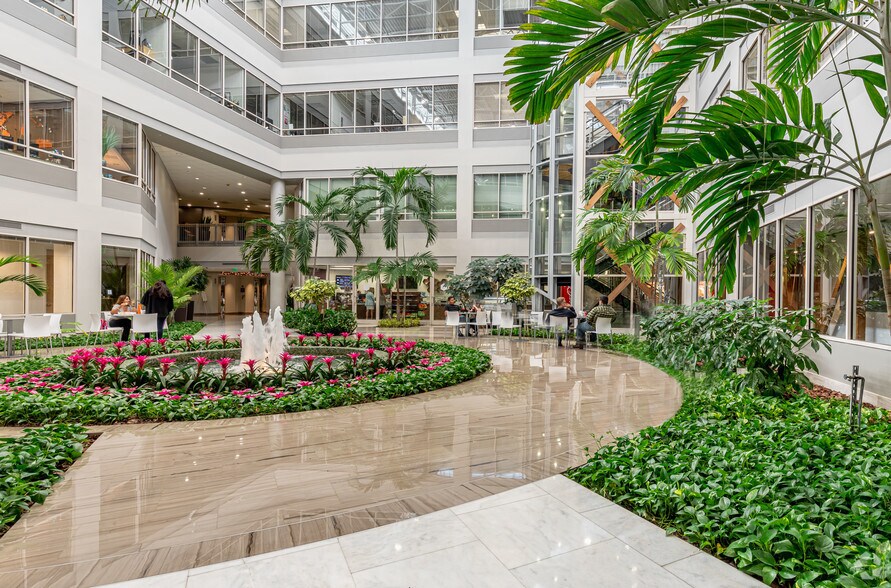 6303 Waterford District Dr, Miami, FL à louer - Hall d’entrée – Image 3 sur 7