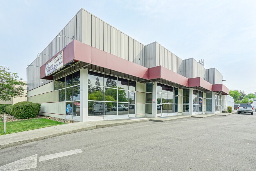 5256 Aero Dr, Santa Rosa, CA à louer - Photo principale – Image 1 sur 28