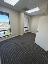 3700 N 10th St, McAllen, TX à louer Photo intérieure– Image 2 sur 6