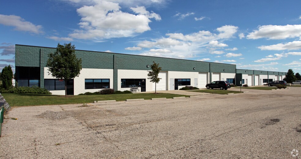 640-654 Perkins Dr, Mukwonago, WI à louer - Photo de l’immeuble – Image 2 sur 4