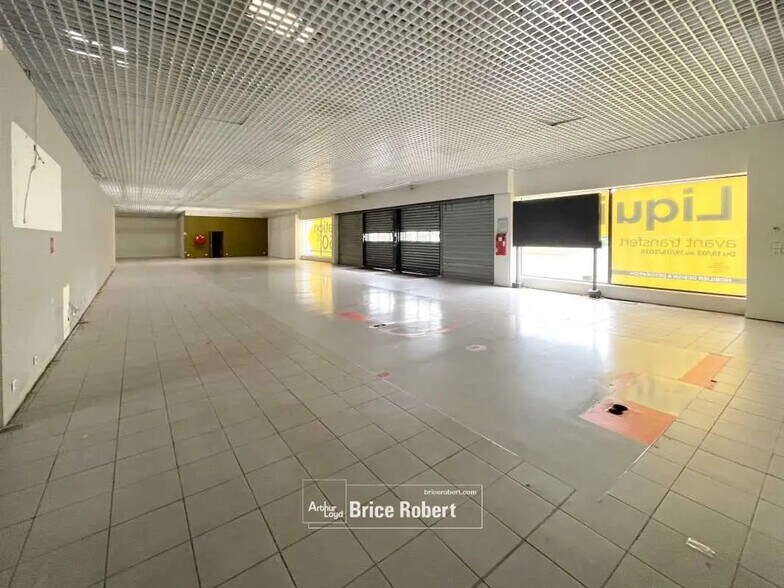 Local commercial dans Saint-Bonnet-de-Mure à louer - Photo intérieure – Image 2 sur 8