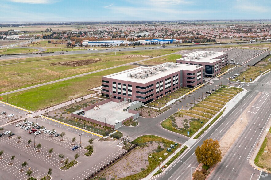 4151 E Commerce Way, Sacramento, CA à louer - Aérien – Image 2 sur 8