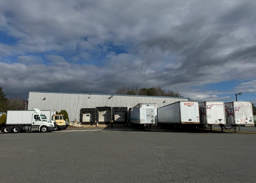 378 Long Plain Rd, South Deerfield, MA à louer - Photo de l’immeuble – Image 3 sur 4
