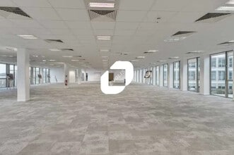 Local d’activités dans Saint-Denis à louer Photo de l’immeuble– Image 2 sur 9