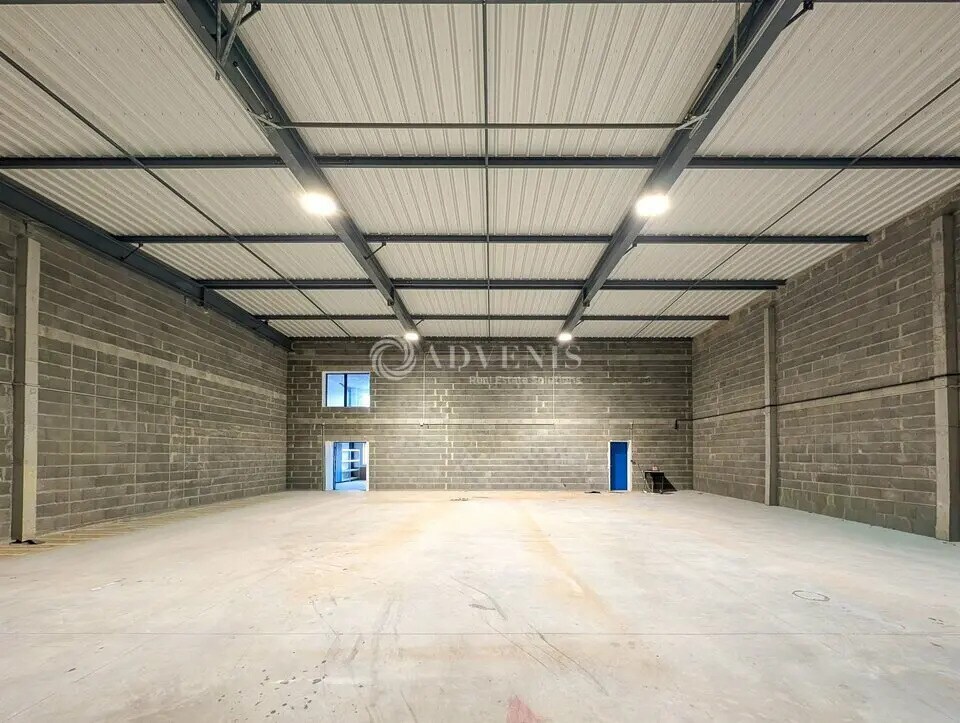 Local d’activités dans Saint-Jouan-des-Guérets à louer Photo intérieure– Image 1 sur 9