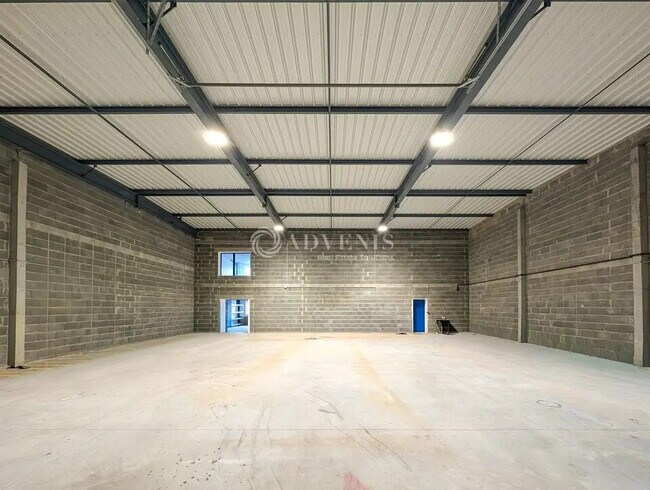 Plus de détails pour Local d'activités à louer