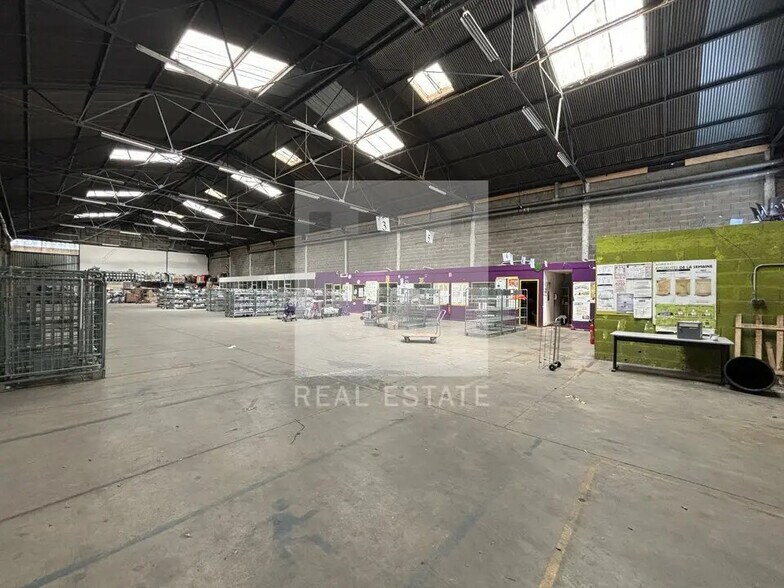 Local d’activités dans Vénissieux à louer - Photo intérieure – Image 3 sur 19