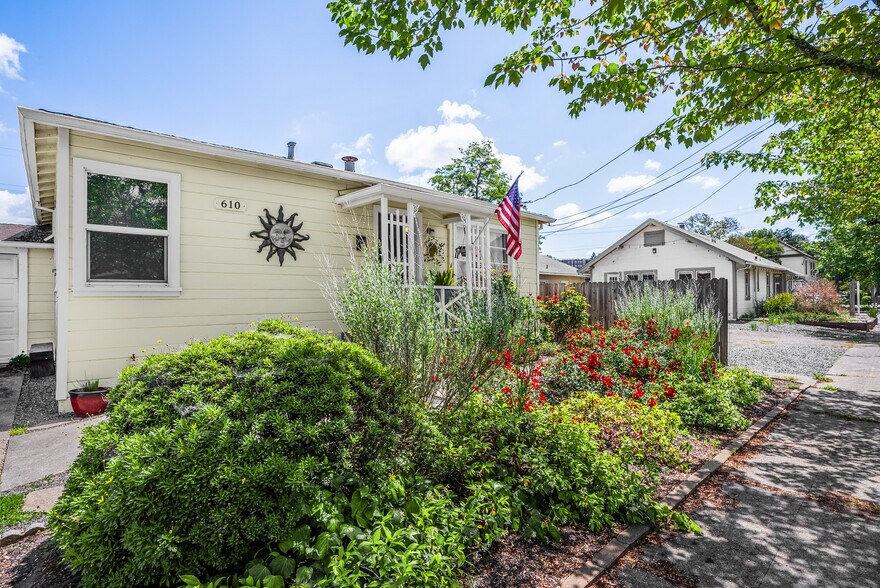 1203 College Ave, Santa Rosa, CA à vendre - Photo de l’immeuble – Image 2 sur 30
