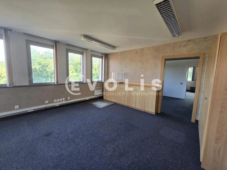 Bureau dans Igny à louer - Photo de l’immeuble – Image 3 sur 9