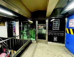 74th St, Broadway & Roosevelt Ave, Jackson Heights, NY à louer Photo intérieure– Image 1 sur 2