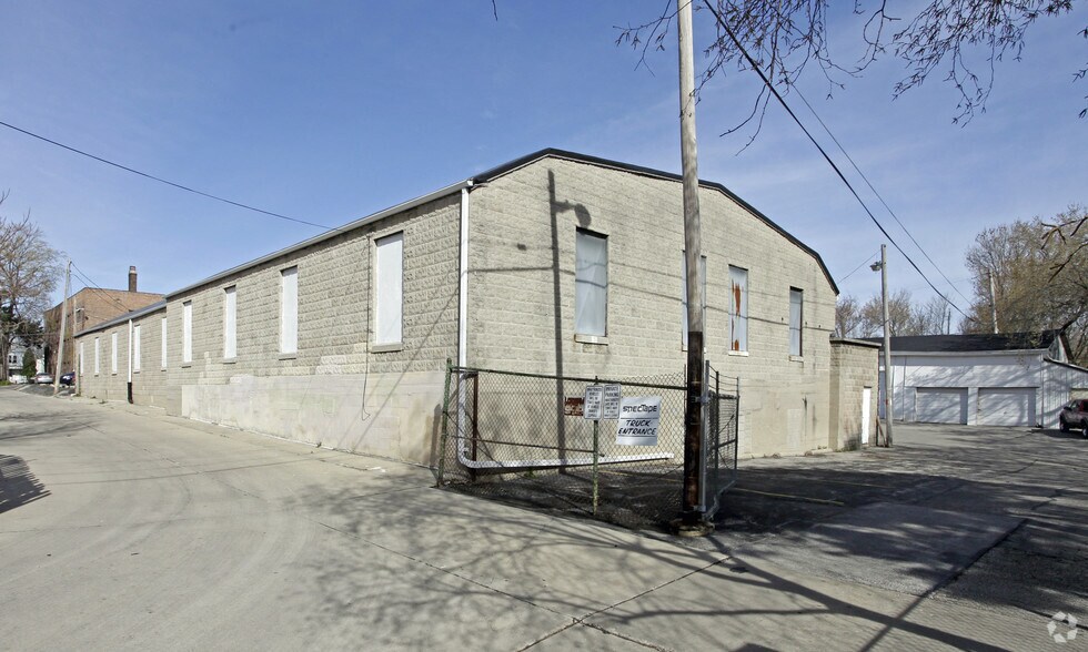 2628 N Humboldt Blvd, Milwaukee, WI à vendre - Photo de l’immeuble – Image 2 sur 13