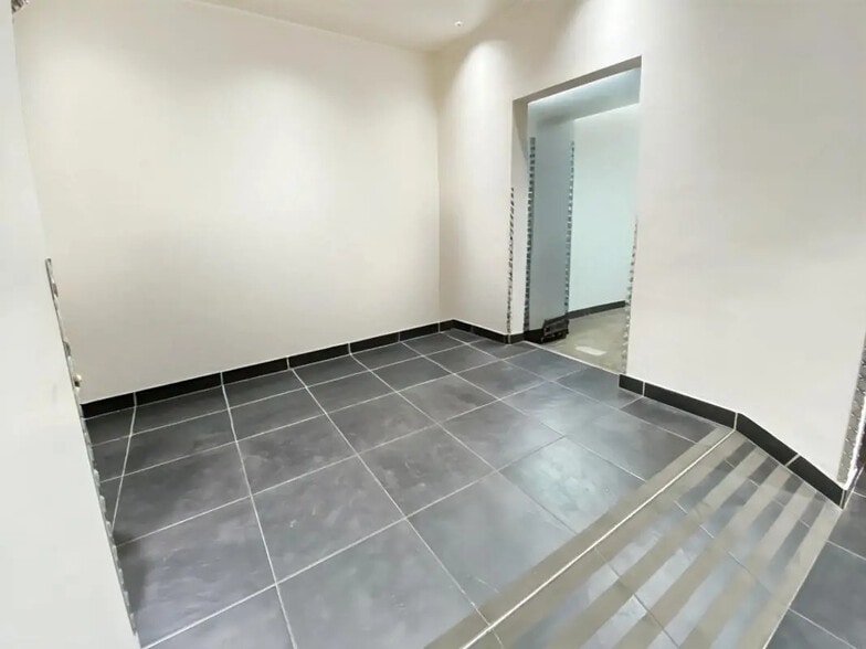 Local commercial dans Paris à louer - Photo de l’immeuble – Image 3 sur 5