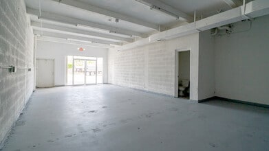1833-1847 NW 20th St, Miami, FL à louer Photo intérieure– Image 1 sur 4