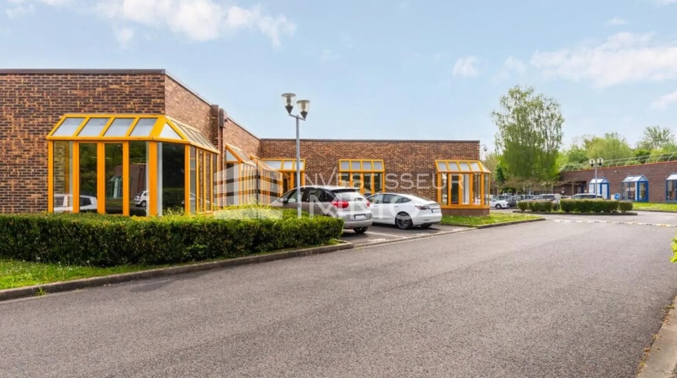 Local d’activités dans Croissy-Beaubourg à louer - Photo de l’immeuble – Image 2 sur 4