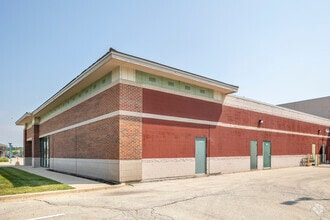 980 Elk Grove Town Ctr, Elk Grove Village, IL à louer Photo de l’immeuble– Image 2 sur 5