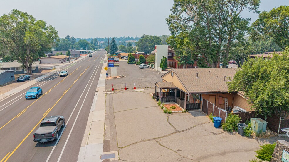 2212 E Cedar Ave, Flagstaff, AZ à vendre - Photo de l’immeuble – Image 2 sur 9