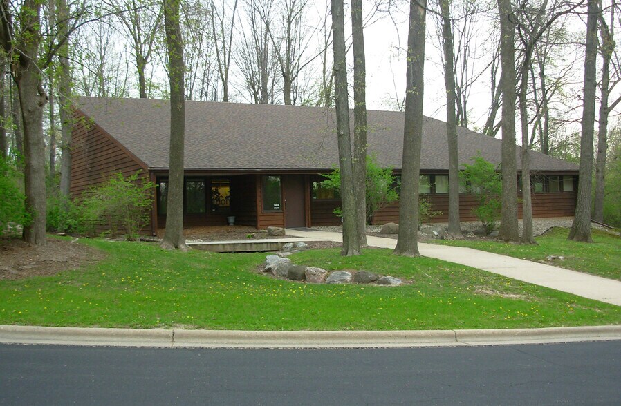 2424 American Ln, Madison, WI à vendre - Photo principale – Image 1 sur 12