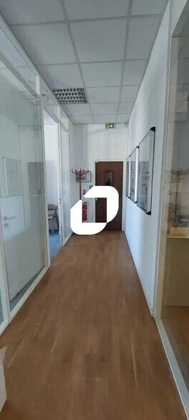 Bureau dans Saint-Denis à louer - Photo de l’immeuble – Image 3 sur 8