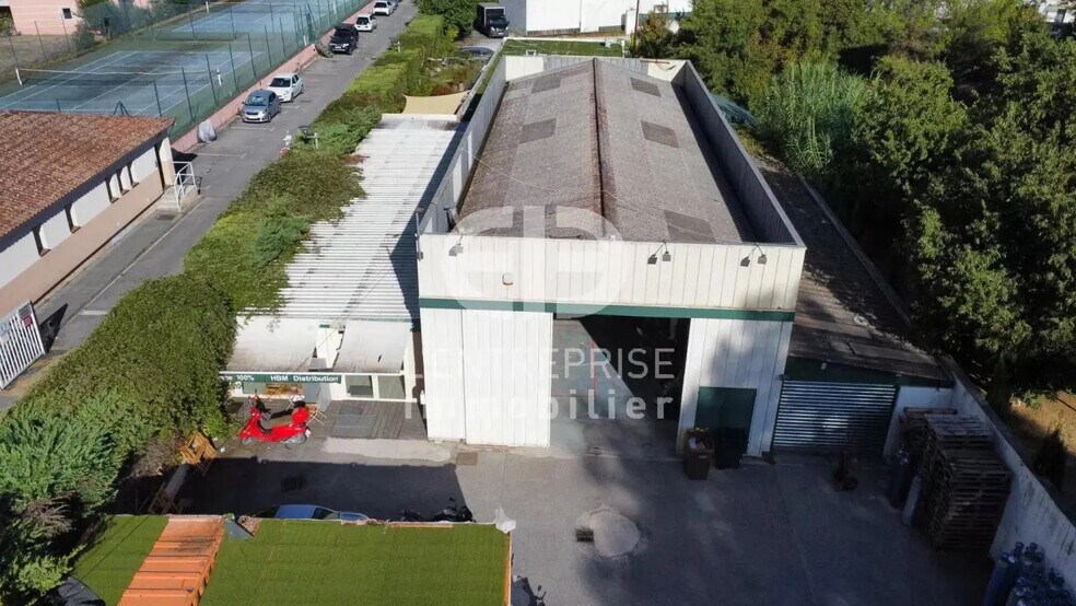Local d’activités dans Cagnes-sur-Mer à louer - Photo de l’immeuble – Image 2 sur 12