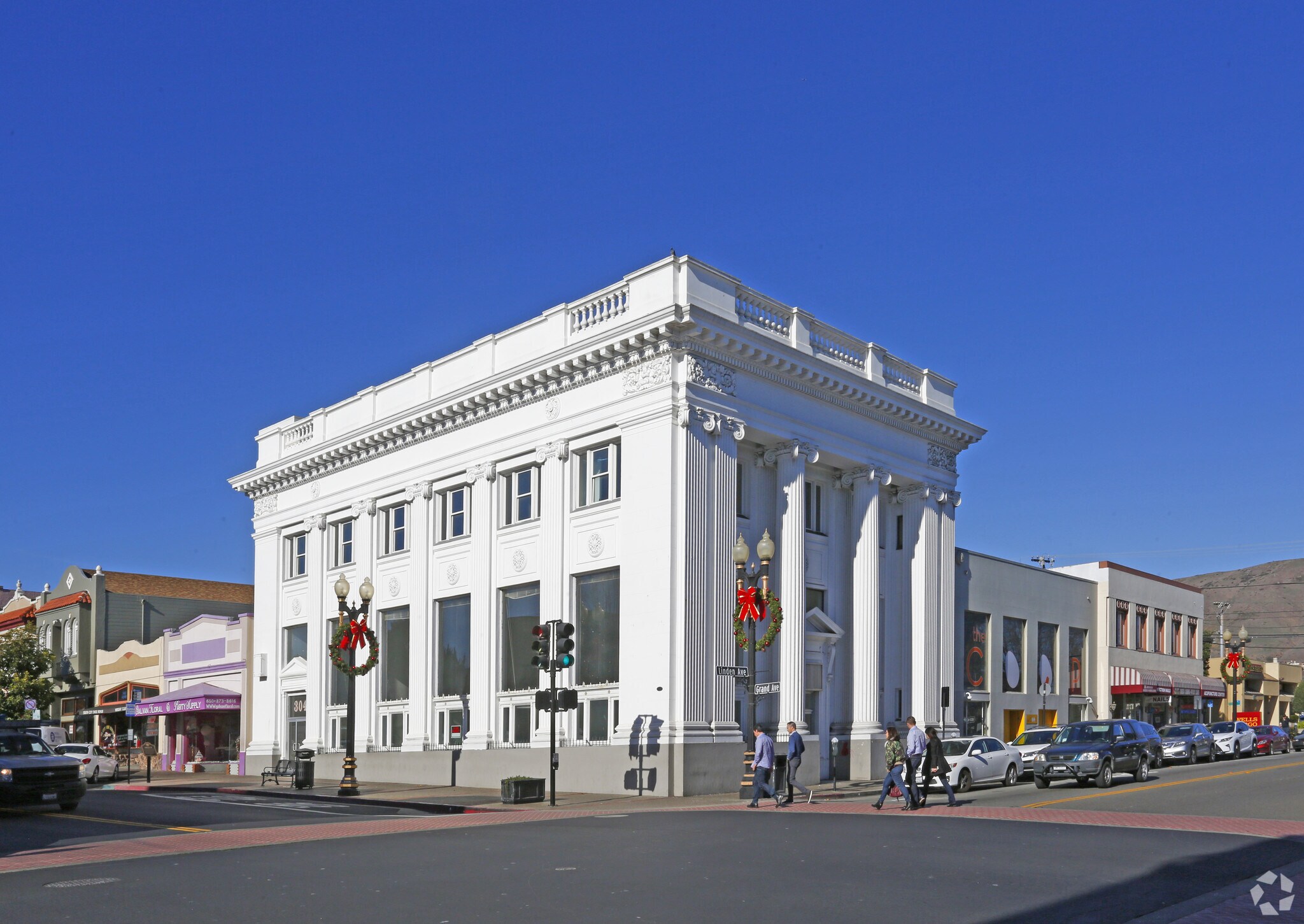 304 Grand Ave, South San Francisco, CA à louer Photo principale– Image 1 sur 15