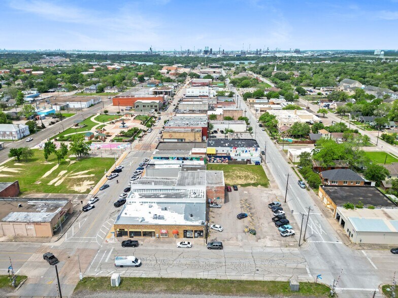 100 W Texas Ave, Baytown, TX à vendre - Photo de l’immeuble – Image 2 sur 3