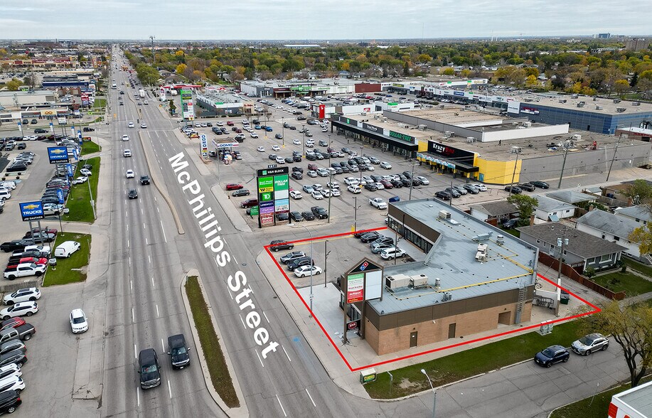 1353 Mcphillips St, Winnipeg, MB à louer - Photo de l’immeuble – Image 3 sur 3