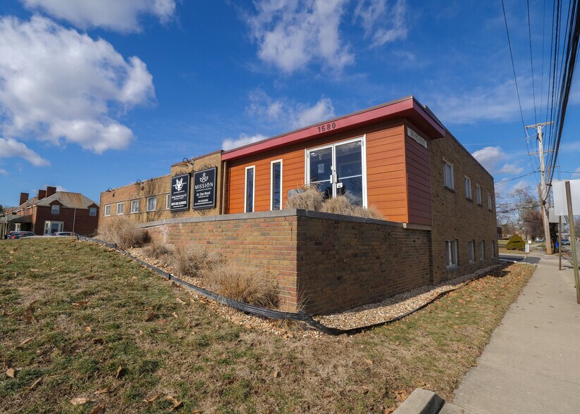 1580 King Ave, Columbus, OH à vendre - Photo de l’immeuble – Image 1 sur 15