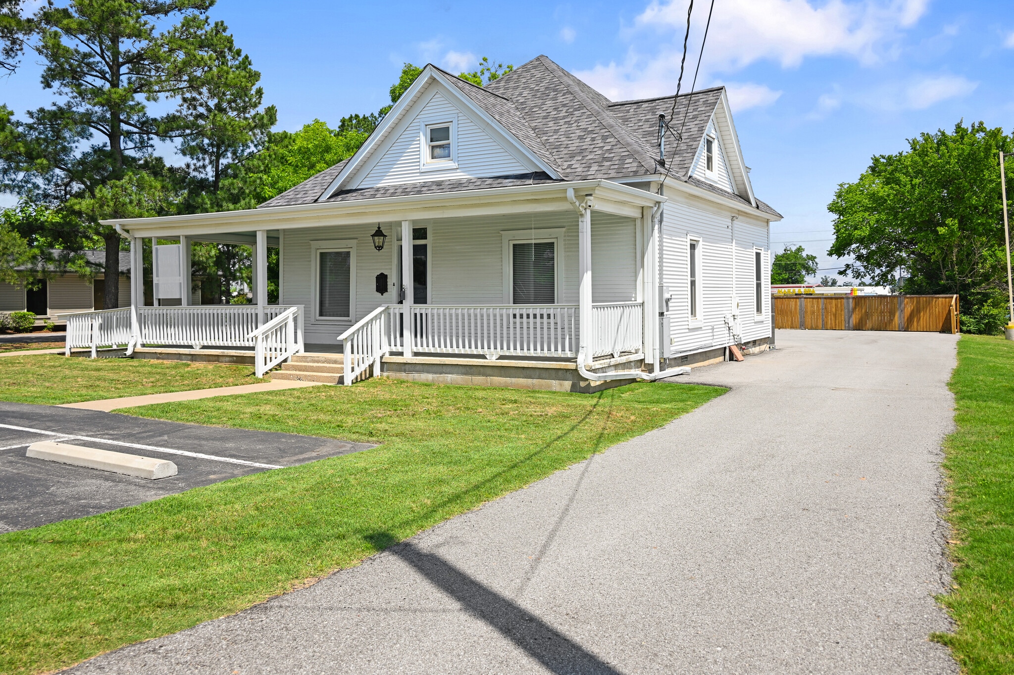1103 W Elm St, Rogers, AR à louer Photo intérieure– Image 1 sur 19
