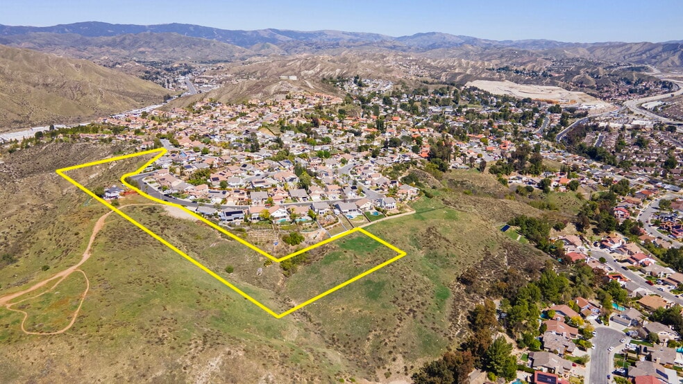 17366 Sierra Hwy, Canyon Country, CA à vendre - Aérien – Image 3 sur 9