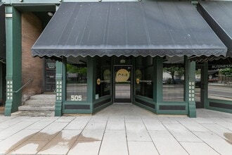 505 N Main St, Oshkosh, WI à louer Photo de l’immeuble– Image 1 sur 22