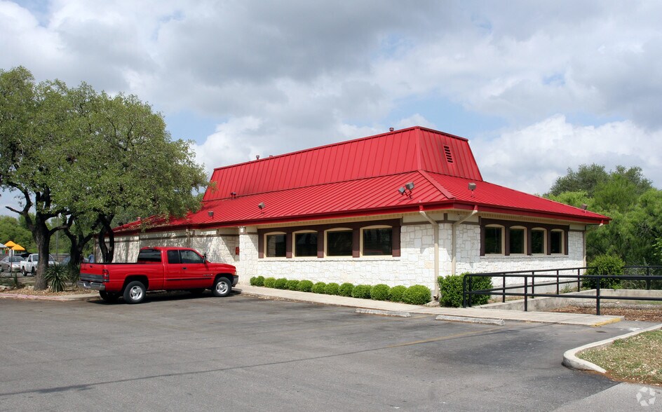 12730 Bandera Rd, Helotes, TX à vendre - Photo de l’immeuble – Image 1 sur 4
