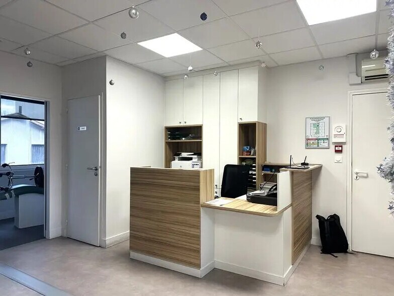 Bureau dans Décines-Charpieu à louer - Photo intérieure – Image 2 sur 17