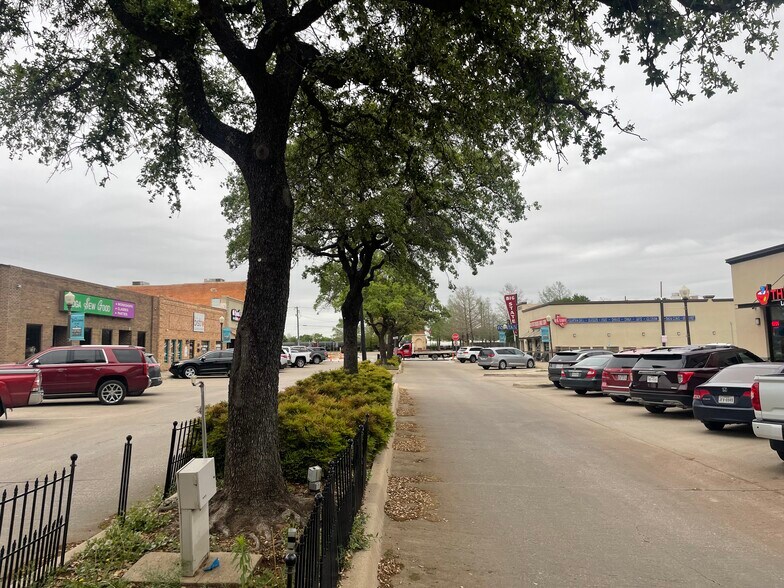 136 S Main St, Irving, TX à louer - Photo de l’immeuble – Image 2 sur 2