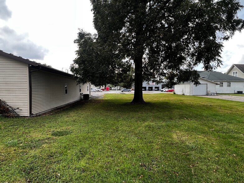 1120 E Jackson St, Macomb, IL à vendre - Photo de l’immeuble – Image 3 sur 16