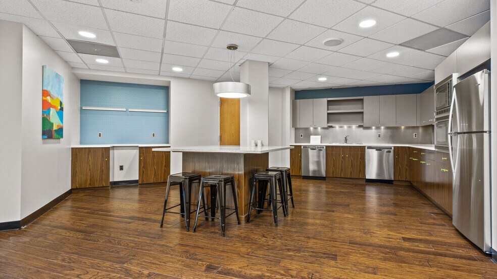 888 Worcester St, Wellesley, MA à louer - Photo intérieure – Image 3 sur 13