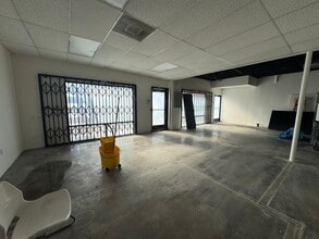 8416 Lankershim Blvd, Sun Valley, CA à louer Photo de l’immeuble– Image 1 sur 7