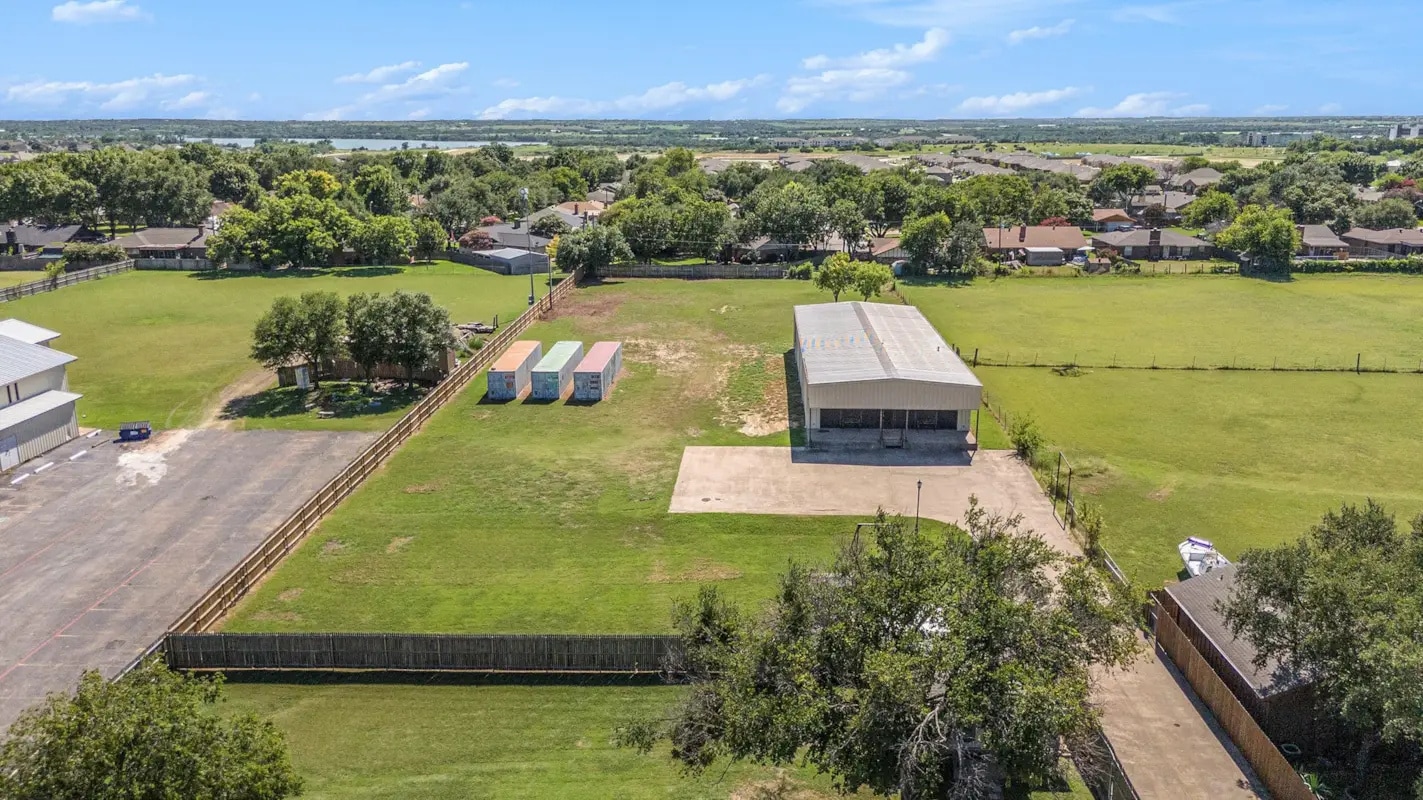 124 S Nolan River Rd, Cleburne, TX à louer Photo principale– Image 1 sur 26