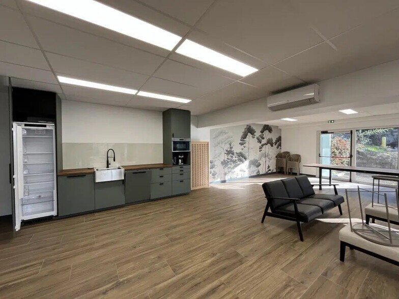 Local d’activités dans SOPHIA ANTIPOLIS à louer - Photo de l’immeuble – Image 3 sur 13