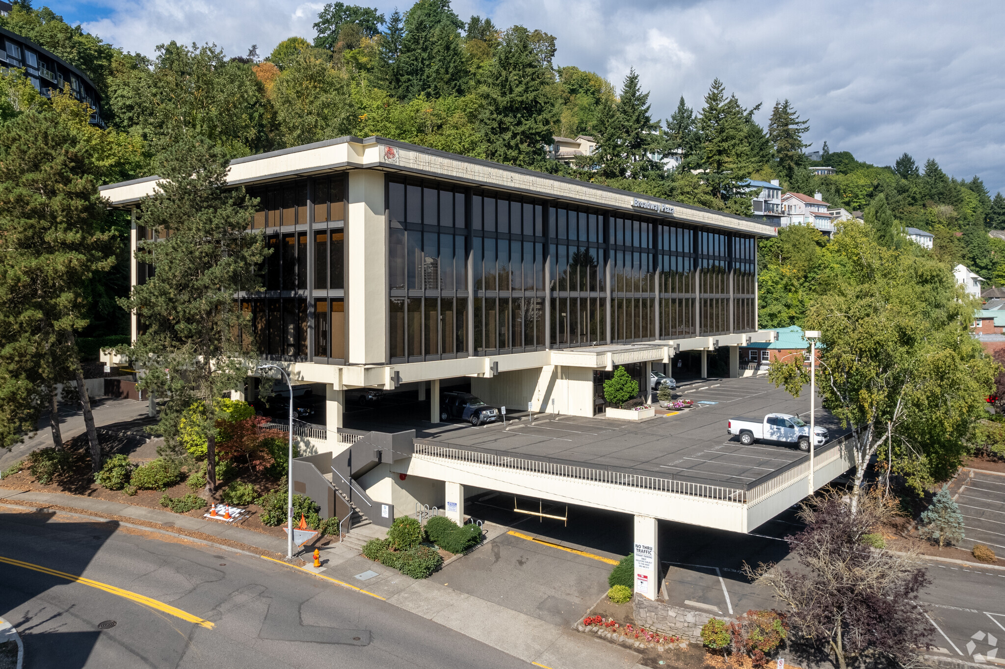 2121 SW Broadway, Portland, OR à louer Photo de l’immeuble– Image 1 sur 9