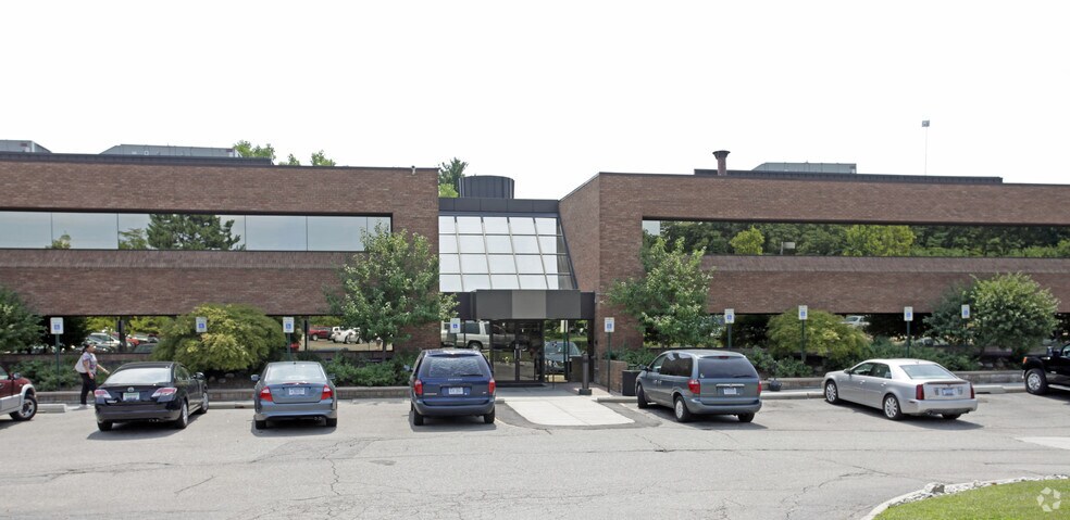 31500 Telegraph Rd, Bingham Farms, MI à louer - Photo de l’immeuble – Image 3 sur 8