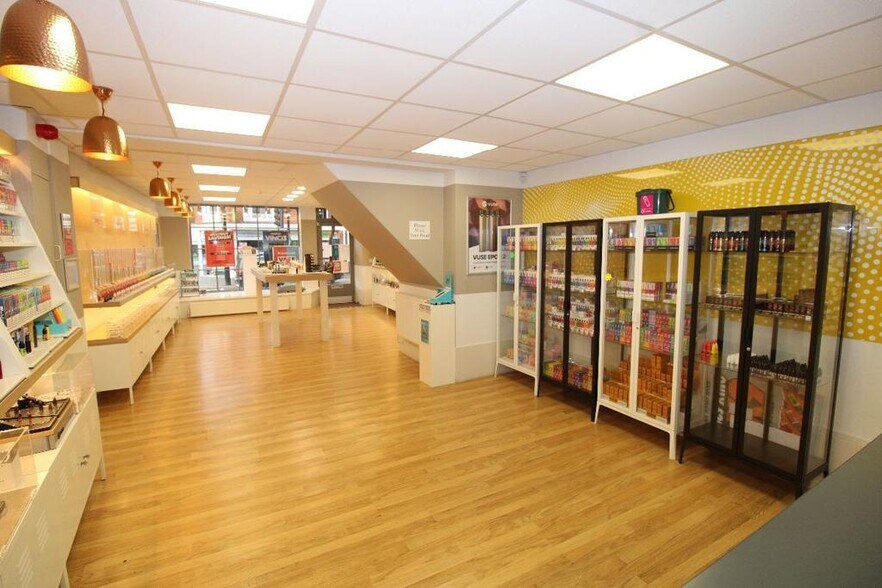 75 High St, Newport Pagnell à vendre - Photo de l’immeuble – Image 3 sur 20
