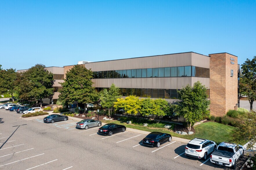 31555 W 14 Mile Rd, Farmington Hills, MI à vendre - Photo principale – Image 1 sur 8